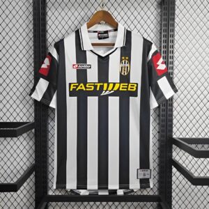 2001/02 Home Kit